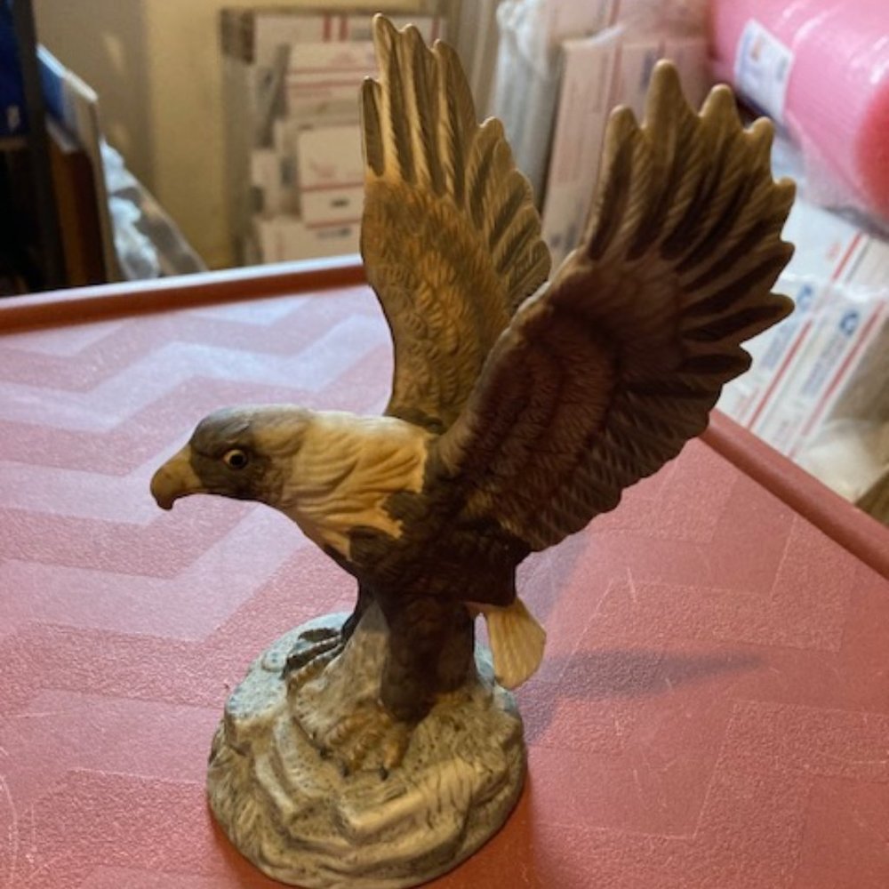 Royal Heritage eagle sculpture